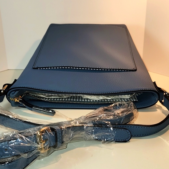 NEW●●Naturalizer Bucket Crossbody - Picture 4 of 9